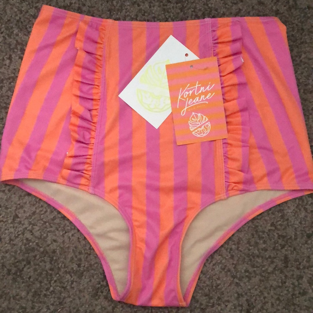 Kortni Jeane Bottoms!🥥🍒🍊